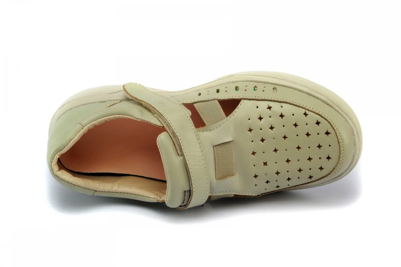 Mt. Emey 9212 - Women's Orthopedic Closed-toe Leather Sandal